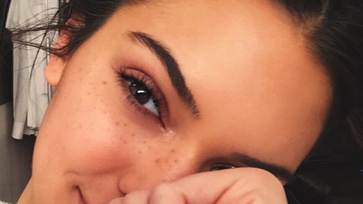 Kendall Jenner bjuder på en osminkad selfie. 